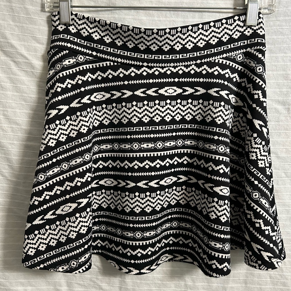 Charlotte Russe Womens Skater Skirt Black White Elastic Waist Stretch Size M